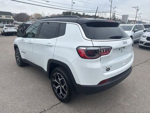 Used 2025 Jeep Compass Limited image 3