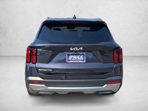 Used 2025 Kia Sorento S FWD image 6