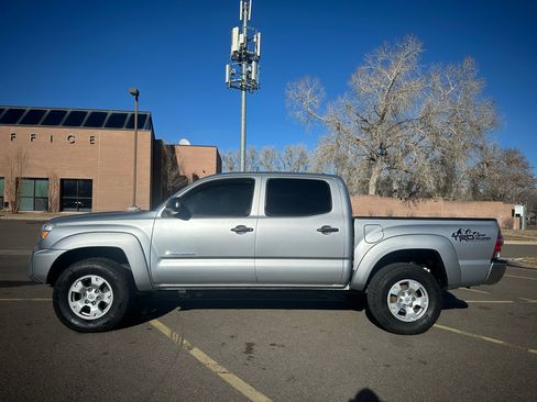 Used 2015 Toyota Tacoma 4x4 Double Cab w/ TRD Off-Road Package image 2