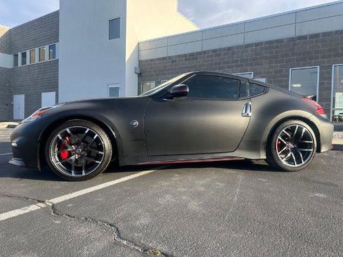 Used 2020 Nissan 370Z NISMO RWD image 2