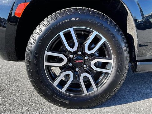 Used 2022 GMC Yukon XL AT4 image 7