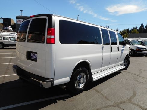 Used 2017 Chevrolet Express 3500 LT w/ LT Preferred Equipment Group RWD image 10
