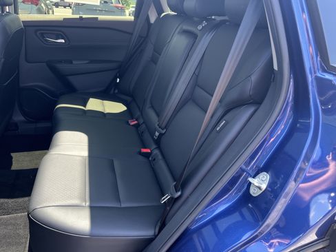Used 2023 Nissan Rogue SV w/ SV Premium B Package AWD/4WD image 18