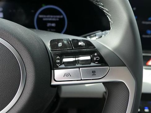 New 2025 Hyundai Elantra Limited FWD image 15