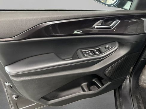 Used 2023 Jeep Grand Cherokee L Laredo image 24