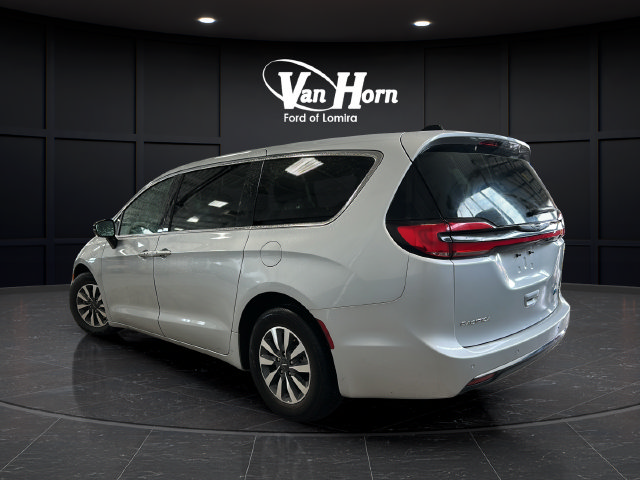 Used 2024 Chrysler Pacifica Limited FWD image 5