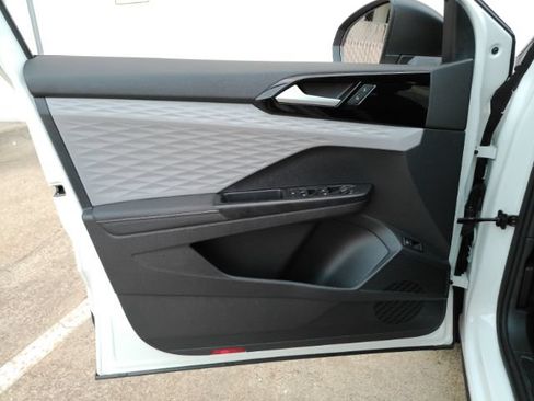 Used 2024 Volkswagen Taos S FWD image 11