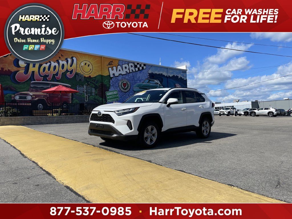 Used 2025 Toyota RAV4 XLE AWD/4WD image 1