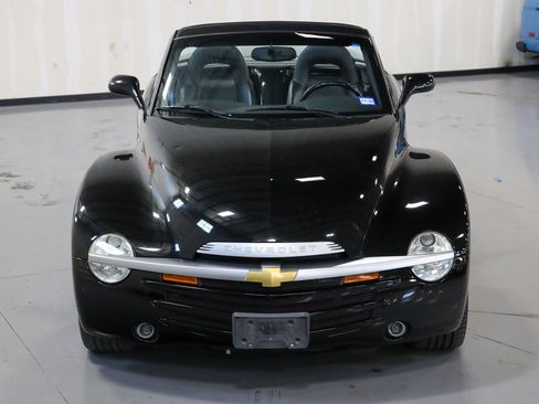 Used 2003 Chevrolet SSR w/ Preferred Equipment Group RWD image 39