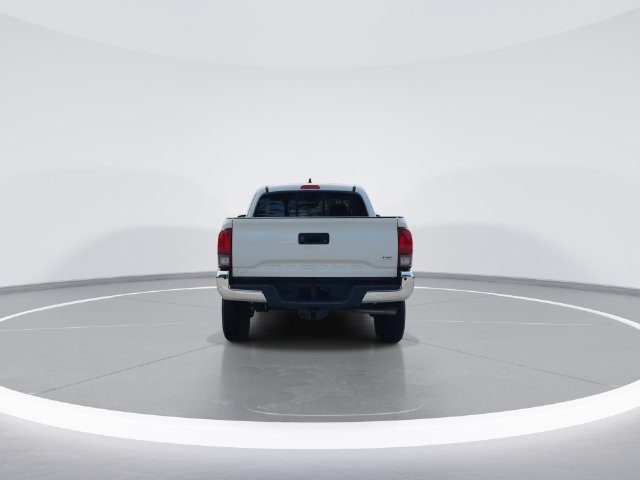 Used 2020 Toyota Tacoma SR5 RWD image 7