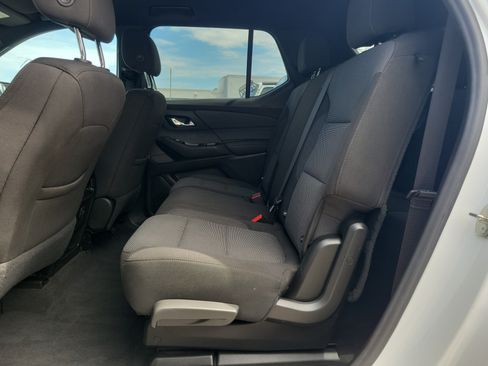 Used 2023 Chevrolet Traverse LT FWD image 8
