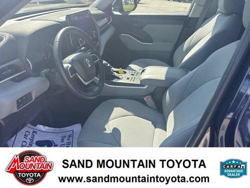 Used 2023 Toyota Highlander LE AWD/4WD image 13