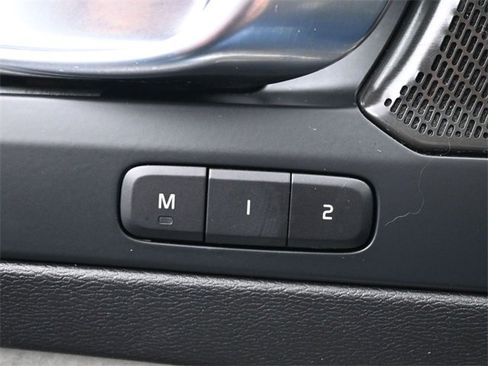 Used 2023 Volvo XC40 B5 Ultimate w/ Protection Package Premier image 33