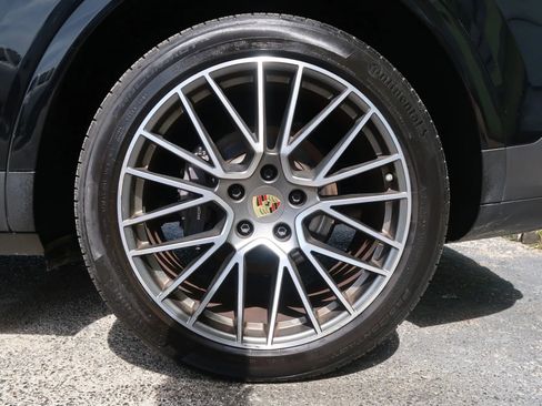 Used 2023 Porsche Cayenne Platinum Edition AWD/4WD image 57