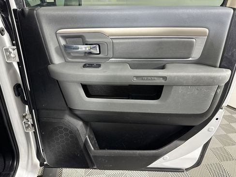 Used 2019 RAM 1500 Classic SLT image 26