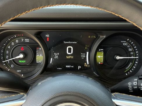 Used 2024 Jeep Wrangler Unlimited Sahara AWD/4WD image 15