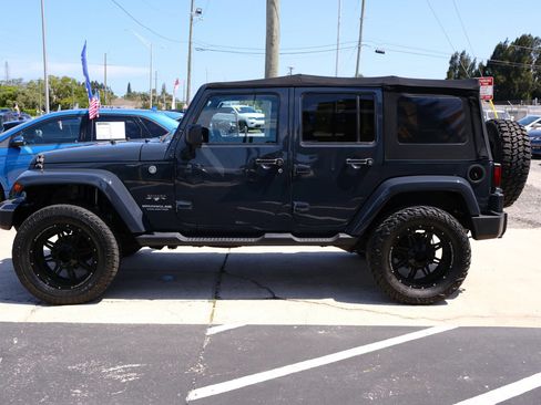 Used 2017 Jeep Wrangler Unlimited Sahara w/ Connectivity Group AWD/4WD image 8