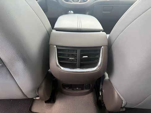 Used 2018 Chevrolet Malibu LT FWD image 12