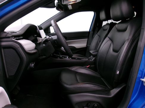 Used 2025 Jeep Compass Limited AWD/4WD image 7