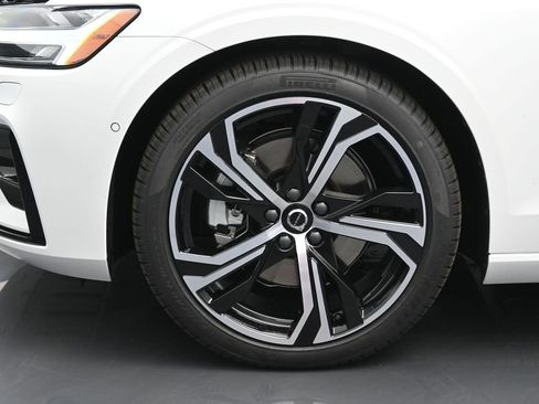 New 2025 Volvo S60 B5 Plus w/ Climate Package image 31