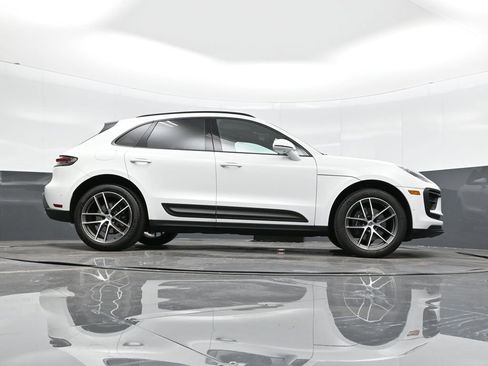 Certified 2025 Porsche Macan image 39