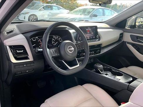 Certified 2022 Nissan Rogue SV w/ SV Premium Package image 16