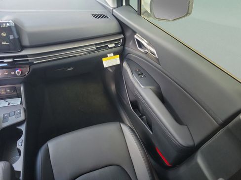 New 2026 Kia Sportage EX FWD image 11