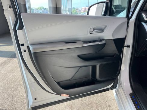 Used 2025 Toyota Sienna XLE w/ XLE Plus Package AWD/4WD image 18