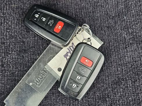 Used 2021 Toyota RAV4 XLE Premium FWD image 36