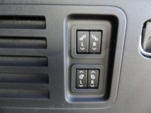 New 2026 Buick Enclave Avenir image 15