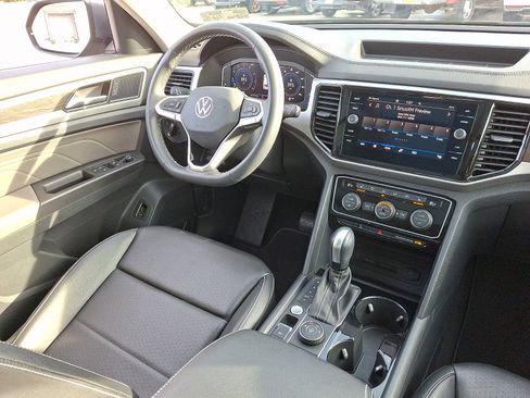 Used 2022 Volkswagen Atlas SE w/ Panoramic Sunroof Package image 14