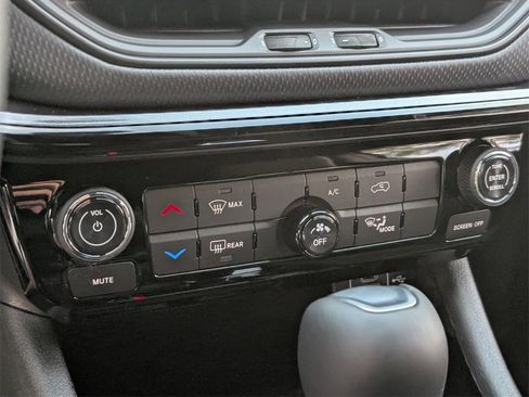 New 2026 Jeep Compass Latitude image 20