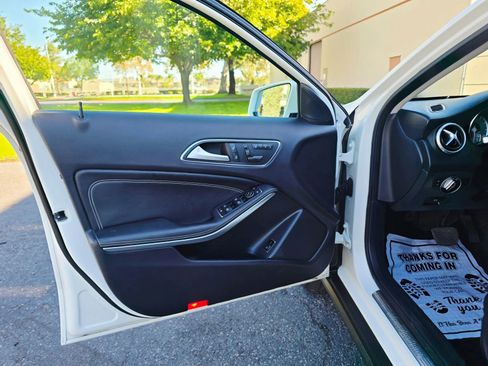 Used 2017 Mercedes-Benz GLA 250 4MATIC image 12