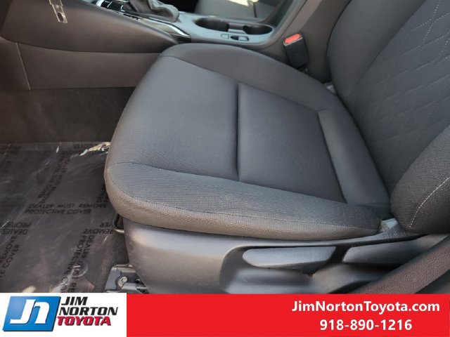 Used 2025 Toyota Corolla LE FWD image 24
