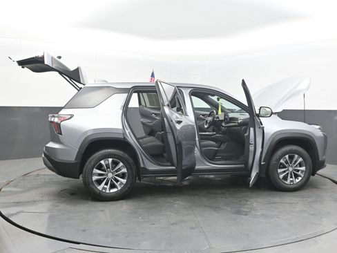 Used 2025 Chevrolet Equinox LT FWD image 47