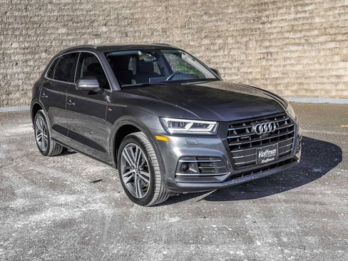 Used 2020 Audi Q5 e Prestige w/ Prestige Package image 2