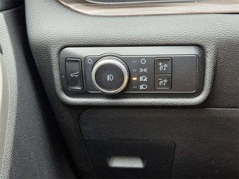 Used 2023 Ford Explorer Limited image 36