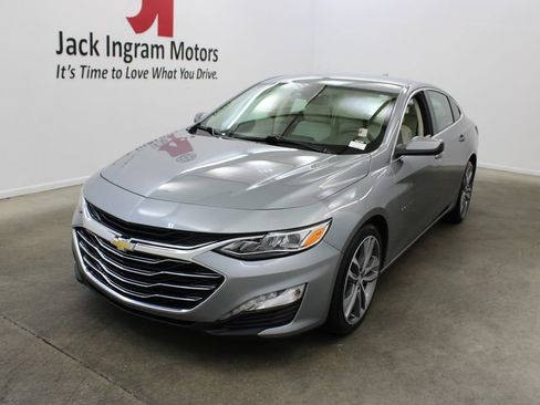 Used 2024 Chevrolet Malibu LT FWD image 2