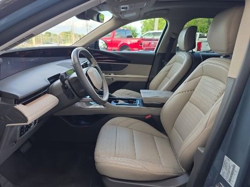 Used 2025 Lincoln Nautilus Reserve AWD/4WD image 18