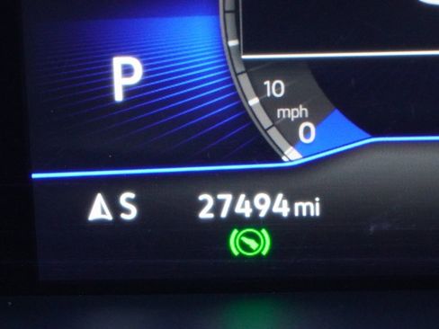 Used 2022 Volkswagen Tiguan SE image 8