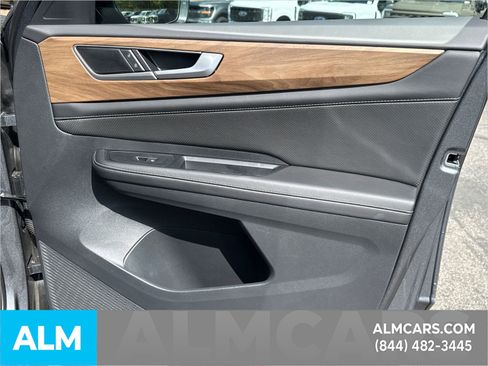Used 2025 Volkswagen Atlas SE image 17
