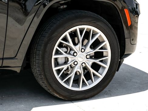 Used 2024 Jeep Grand Cherokee Summit AWD/4WD image 46