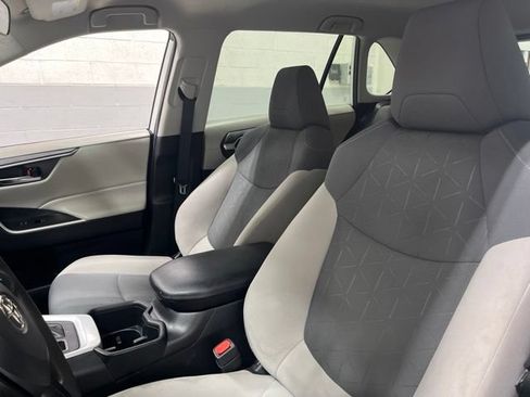 Used 2022 Toyota RAV4 XLE AWD/4WD image 31