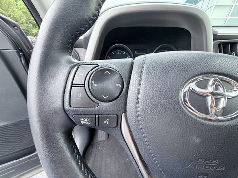 Used 2017 Toyota RAV4 XLE FWD image 13