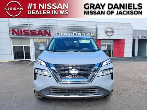 Used 2023 Nissan Rogue SL w/ SL Premium Package FWD image 2