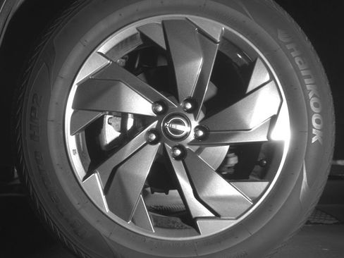 Used 2025 Nissan Rogue SV AWD/4WD image 12