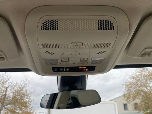 Used 2020 Cadillac XT5 Premium Luxury image 37