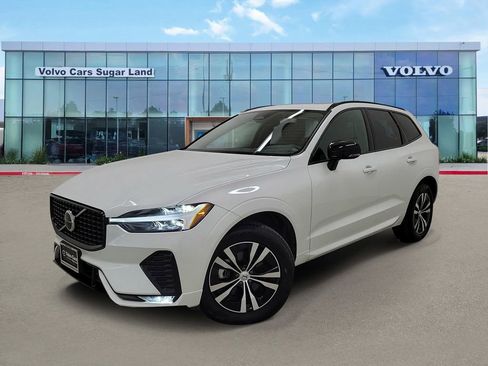 Used 2025 Volvo XC60 B5 Core image 1