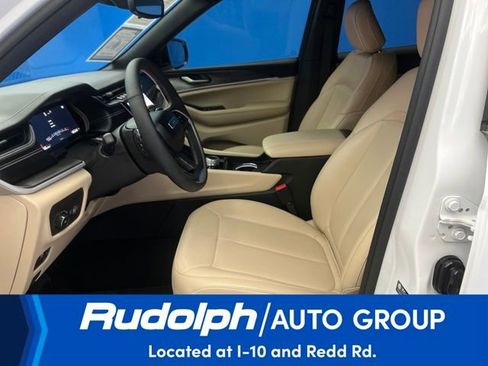 Used 2024 Jeep Grand Cherokee Limited w/ Black Appearance Package image 9