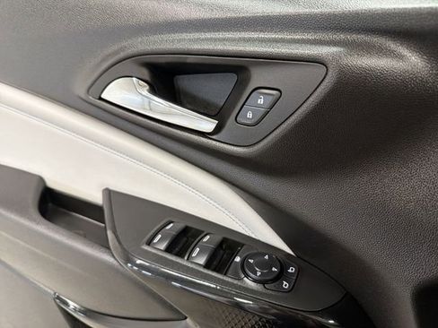 Certified 2025 Chevrolet Trax LT w/ LT Convenience Package image 20